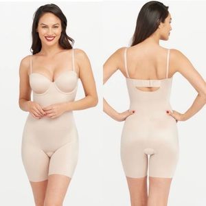 SPANX 10156R Suit Your Fancy Strapless Cupped Mid-Thigh Bodysuit SZ S